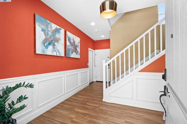 Interior, Recessed Lighting, Wood Texture Flooring