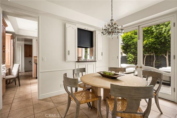 Chandelier, Dining room, Interior