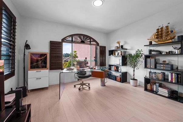 Home Office, Interior, Recessed Lighting, Wood Texture Flooring