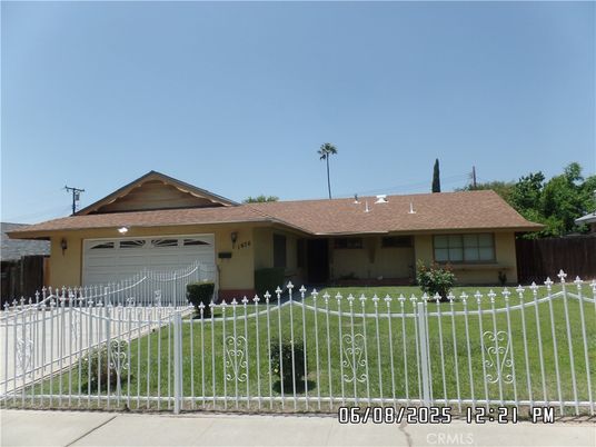 Attached, Exterior, Facade, Ranch