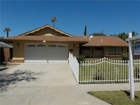 Attached, Exterior, Facade, Ranch