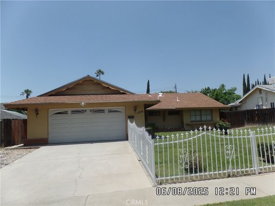 Attached, Exterior, Facade, Ranch