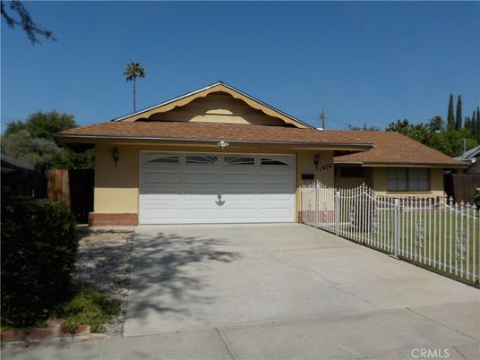 Attached, Exterior, Facade, Ranch