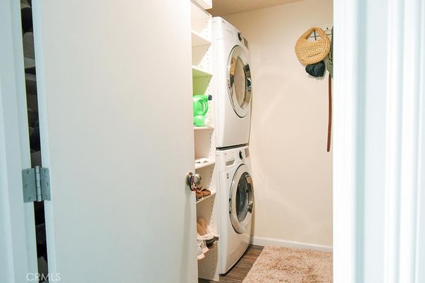 Interior, Utility Closets, Washer, Wood Texture Flooring