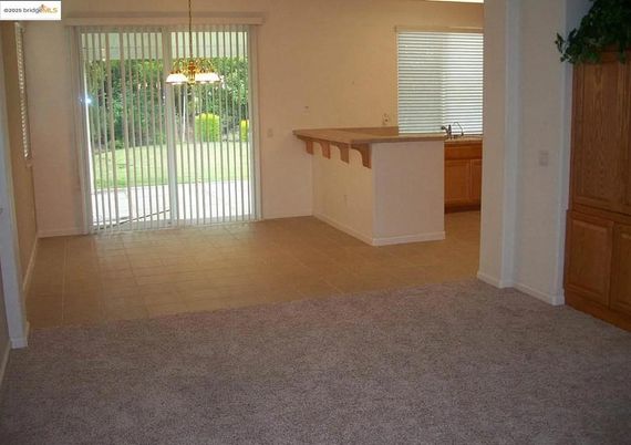 Empty room, Interior, Pendant Lights