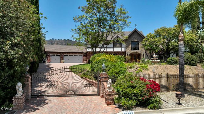 Attached, Exterior, Facade, Tudor Revival