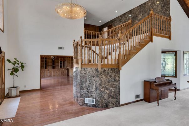 Interior, Pendant Lights, Piano, Recessed Lighting, Wood Texture Flooring