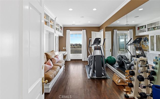 Fitness Equipment, Interior, Recessed Lighting, Wood Texture Flooring