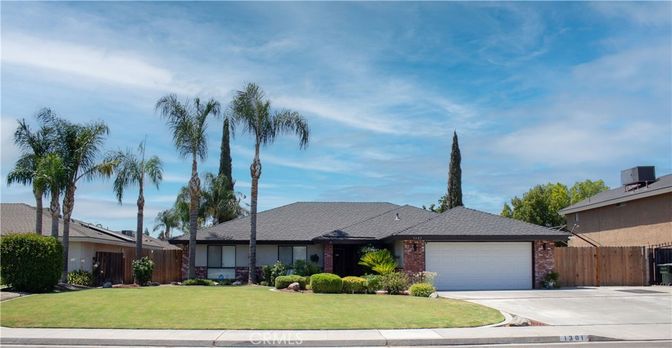 Attached, Exterior, Facade, Brick Facade, Ranch