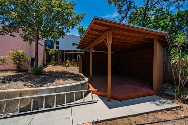 Detached Garage, Exterior