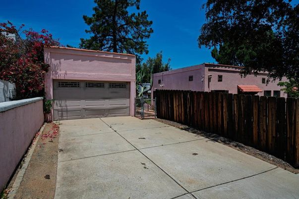 Detached Garage, Exterior