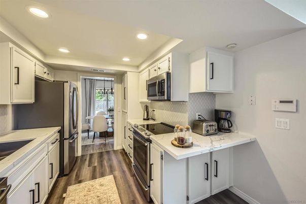 Dining room, Interior, Kitchen, Pendant Lights, Recessed Lighting, Stainless Steel Appliances, Wood Texture Flooring