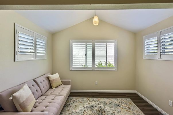 Interior, Pendant Lights, Wood Texture Flooring