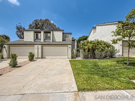 Attached, Exterior, Facade, Mediterranean