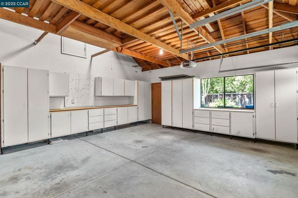 Empty room, Interior, Wooden Beams, Wooden Ceilings