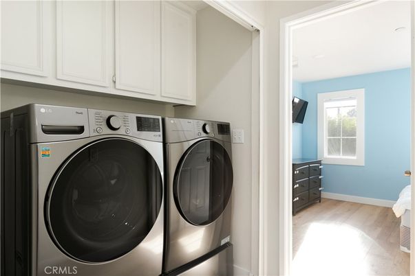 Interior, Washer, Wood Texture Flooring