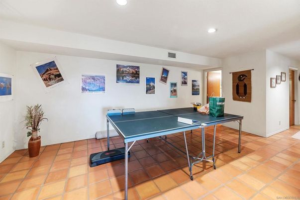 Game Room, Interior, Recessed Lighting