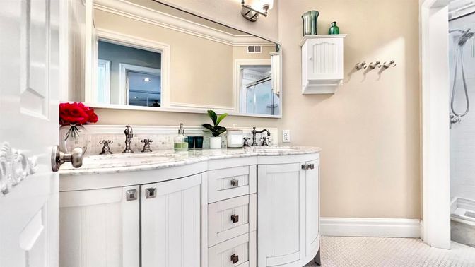 Bathroom, Dual Sink Vanities, Interior