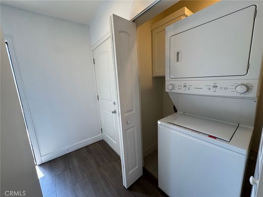 Interior, Utility Closets, Washer, Wood Texture Flooring