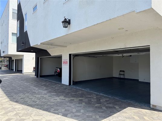 Exterior, Garage