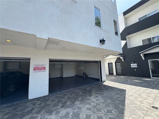 Exterior, Garage
