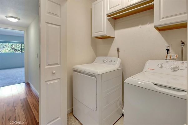 Interior, Utility Closets, Washer, Wood Texture Flooring