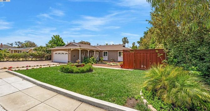 Attached, Backyard, Exterior, Facade, Mediterranean
