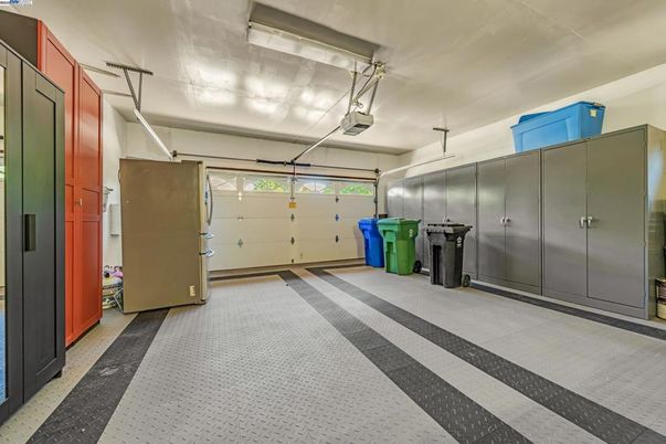 Garage, Interior