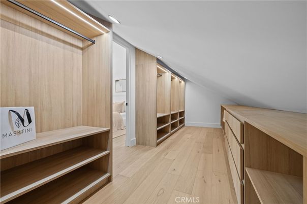 Interior, Walk-in Closets, Wood Texture Flooring