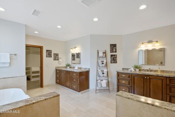 Bathroom, Dual Sink Vanities, Interior, Recessed Lighting