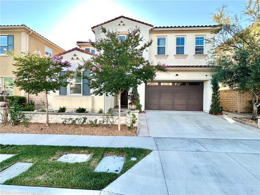 Attached, Exterior, Facade, Mediterranean