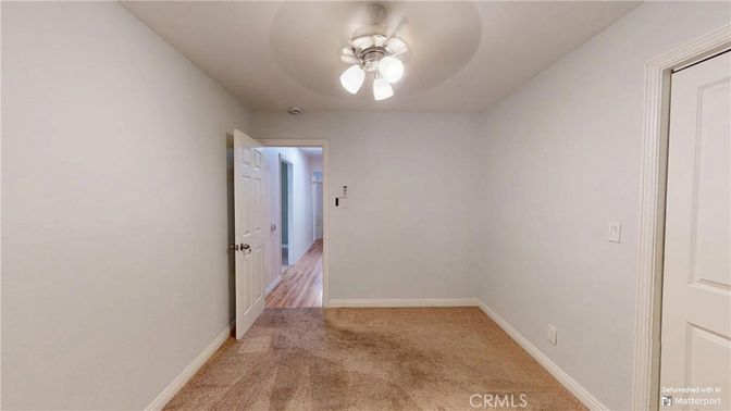 Empty room, Interior