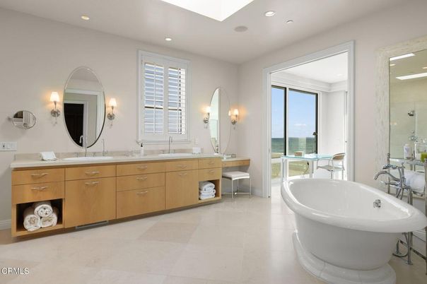 Bathroom, Dual Sink Vanities, Free Standing Baths, Interior, Recessed Lighting, Water