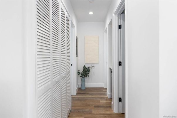 Interior, Recessed Lighting, Wood Texture Flooring