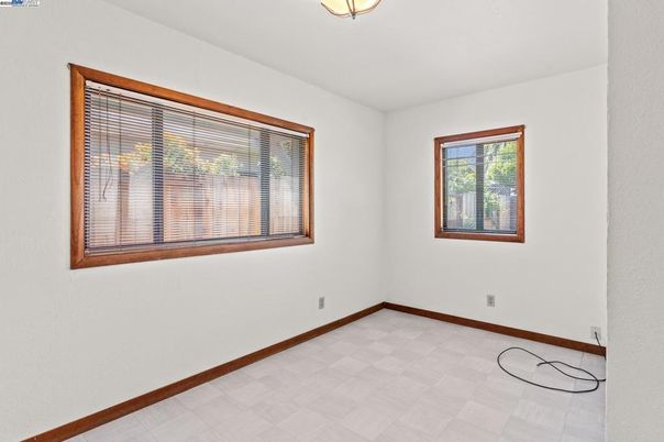 Empty room, Interior
