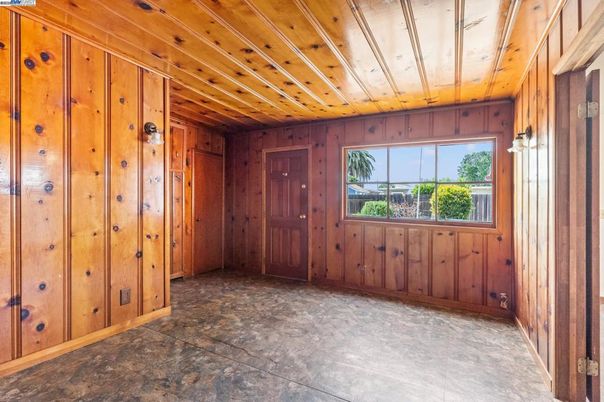Empty room, Interior, Wooden Ceilings, Wooden Walls