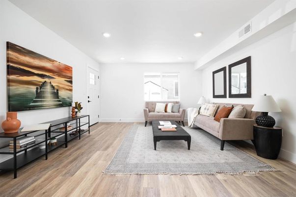Interior, Living room, Recessed Lighting, Wood Texture Flooring