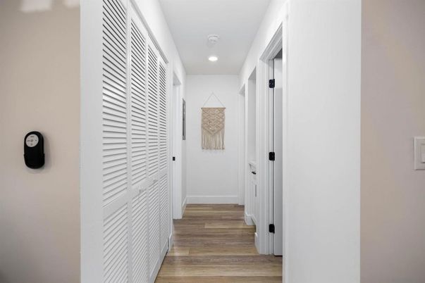 Interior, Recessed Lighting, Wood Texture Flooring