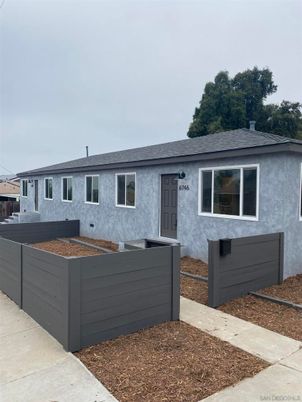 Exterior, Facade, Ranch