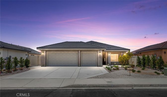 Attached, Exterior, Facade, Ranch