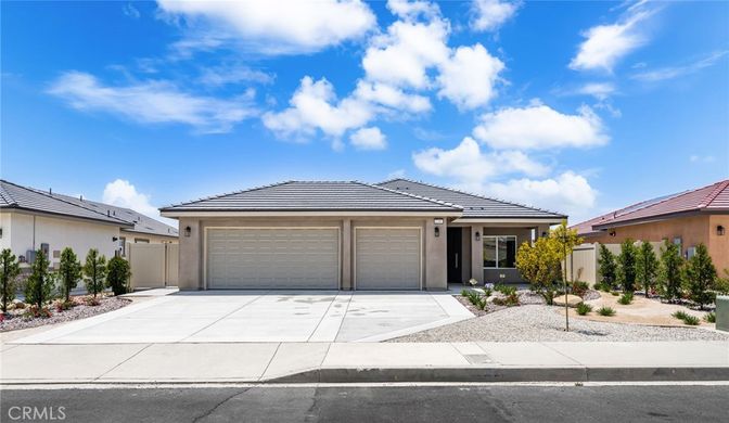 Attached, Exterior, Facade, Ranch