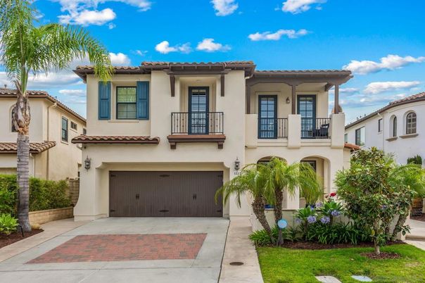 Attached, Exterior, Facade, Mediterranean