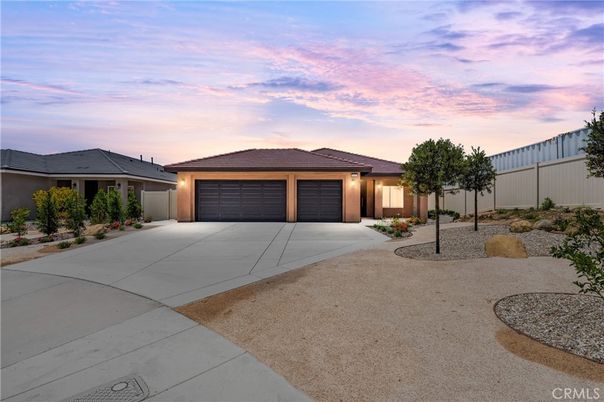 Attached, Exterior, Facade, Ranch