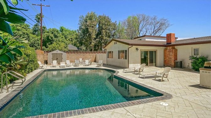 Exterior, Pool