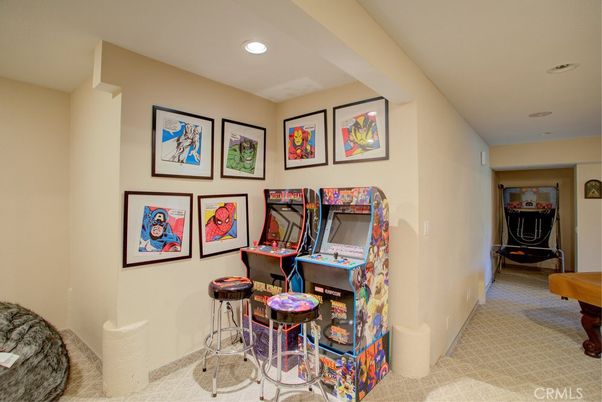 Game Room, Interior, Recessed Lighting