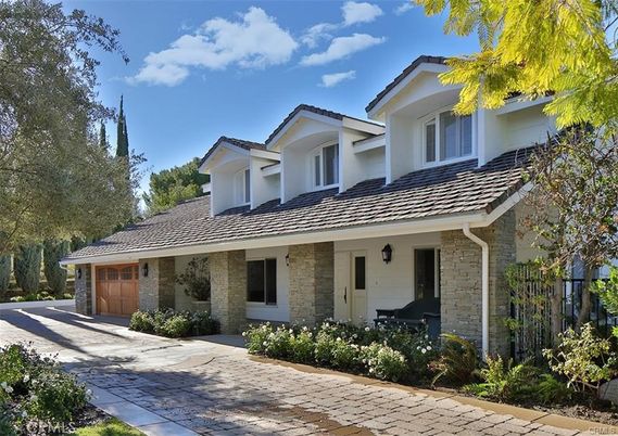Attached, Exterior, Facade, Mediterranean