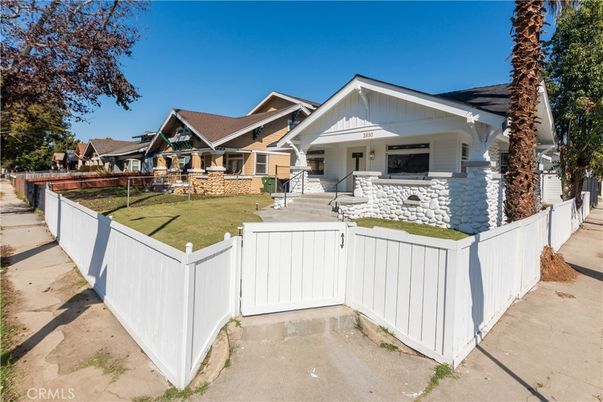 Exterior, Facade, American Craftsman