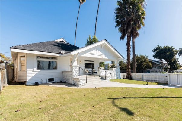 Backyard, Exterior, Facade, Ranch