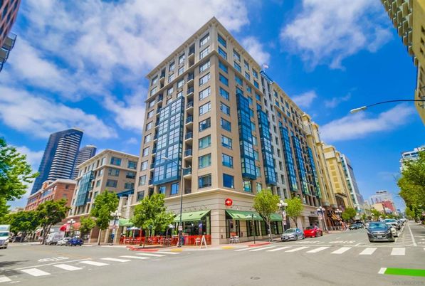 Exterior, Facade, Condo Building