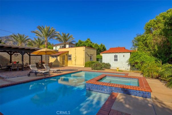 Exterior, Pool